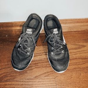 🌟Black Nike Tennis Shoes